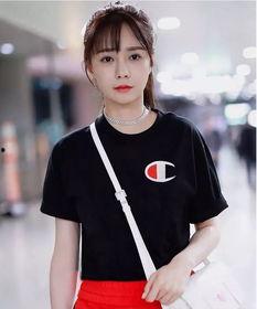 明星网红穿的短袖图片,明星网红短袖穿搭风尚解析