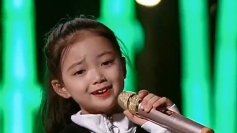 小女孩明星网红唱歌,网红小女孩演绎动人歌曲