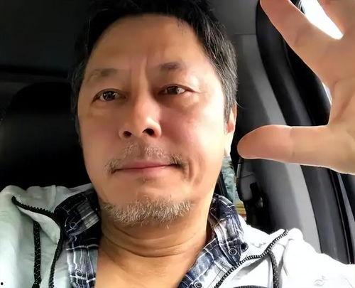 白头发老头明星网红,揭秘白发老头明星网红的传奇人生