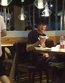 在电梯偶遇明星网红演戏,明星网红现场演绎幕后花絮