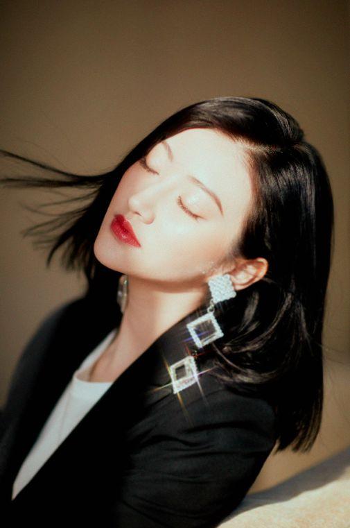 医美明星网红是谁,揭秘明星网红的美丽蜕变之路