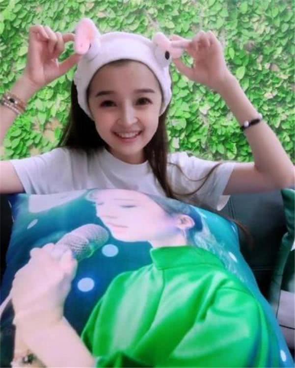 1米45的明星网红,身材娇小却魅力无限