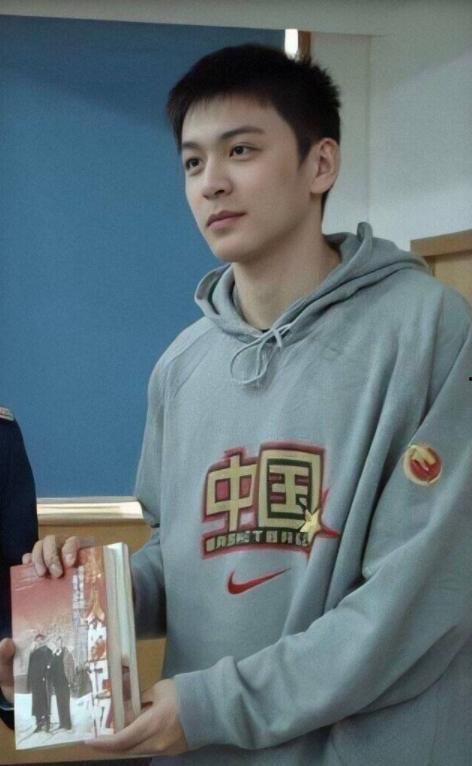 明星网红朱哥图片大全,网红明星的时尚瞬间大盘点