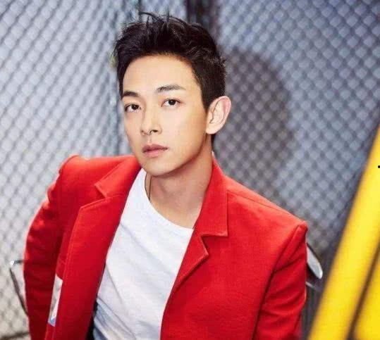 唱歌男明星网红个字高,揭秘唱歌男明星网红的独特魅力