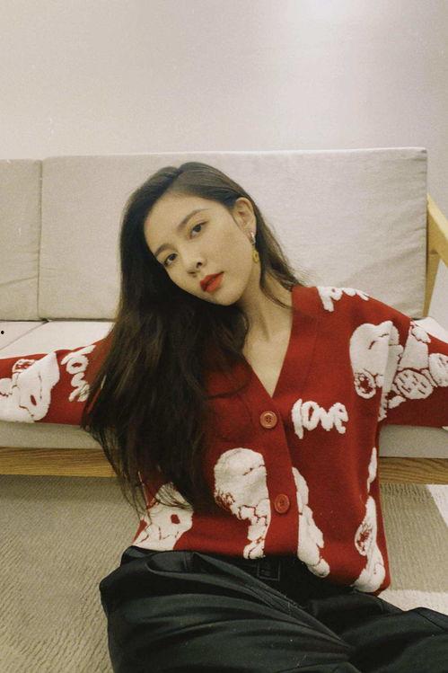 明星网红新年红色小毛衣,明星网红新年时尚潮流穿搭指南