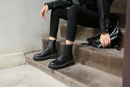 明星网红马丁靴搭配图片,明星网红演绎街头潮流风采